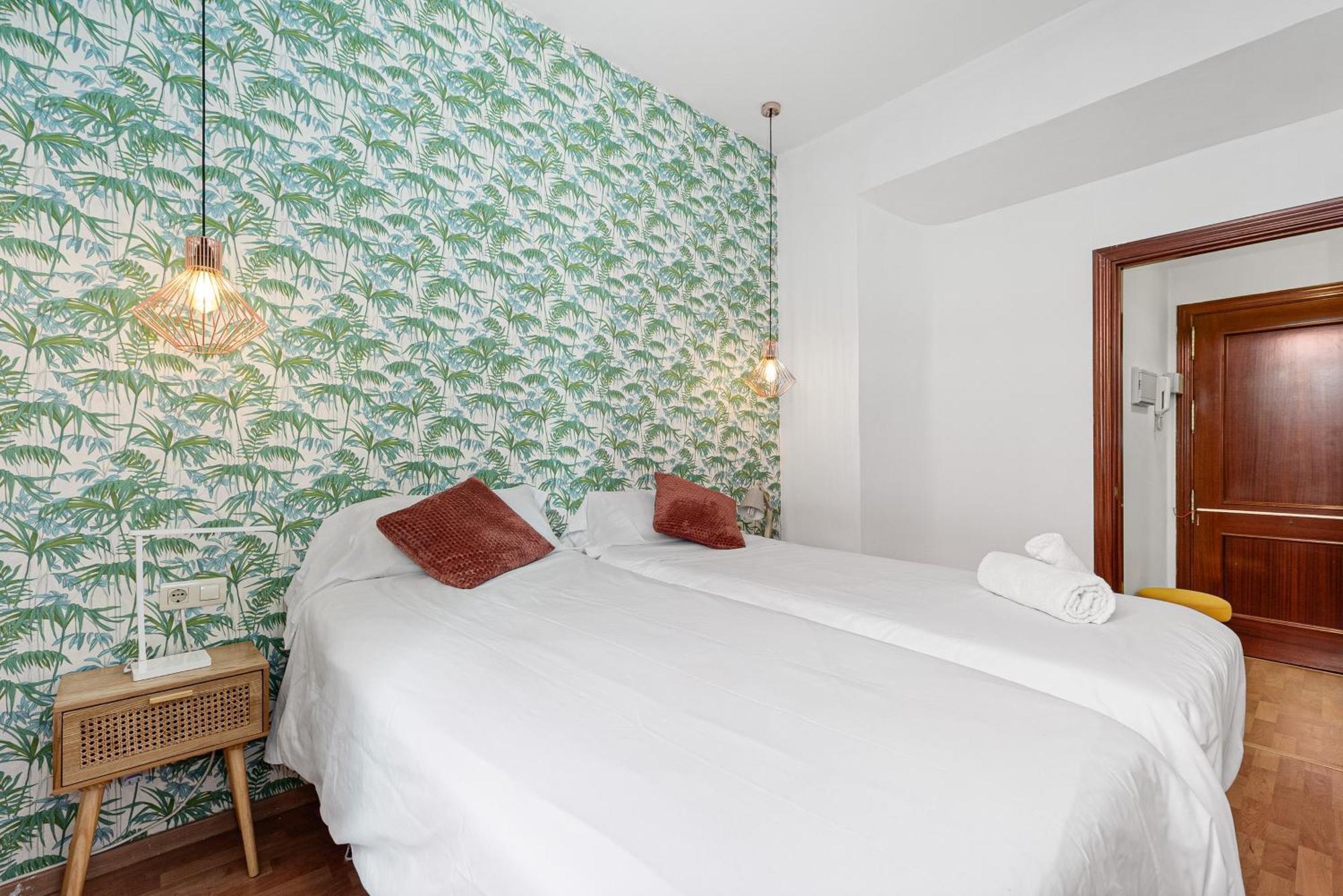 Urbanchicmalaga 2Bedroom Oasis In Historic Malaga Centre Exteriör bild